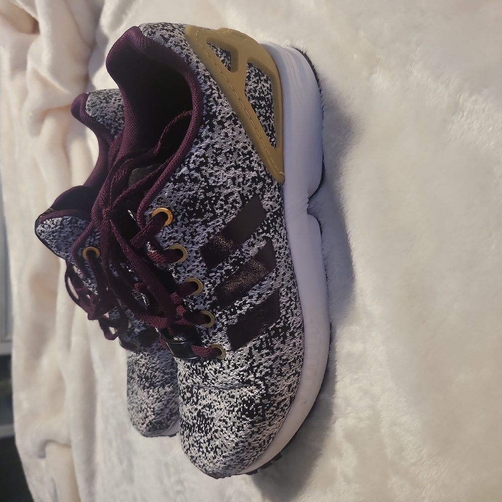 Adidas ZX flux torsion size 5 in big kids.  Size 6 1/2 womens